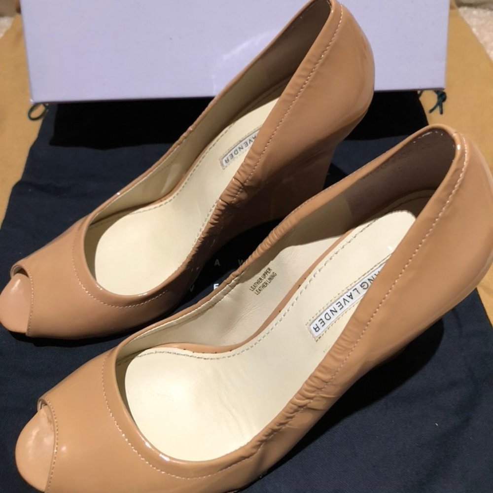 sold sold sold Vera Wang Lavender beige patent peep toe wedge